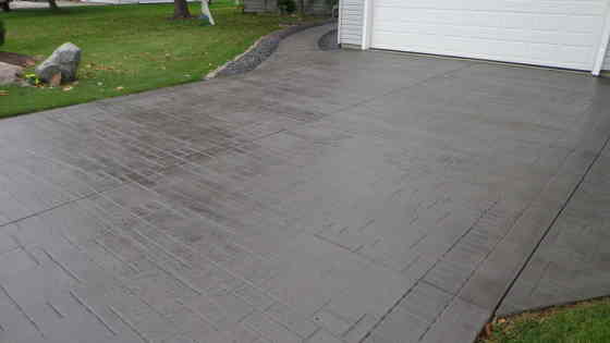 A photo of a whole driveway in Wollongong after being sealed.